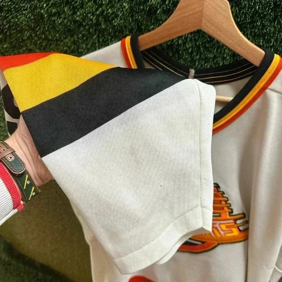 Vintage NHL 1989-90 Vancouver Canucks 20th Anniversary Trevor Linden Jersey - Picture 9 of 12